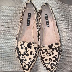 Cheetah Print Flats with Cute Design on Heel!  Ready for the Professional/Casual